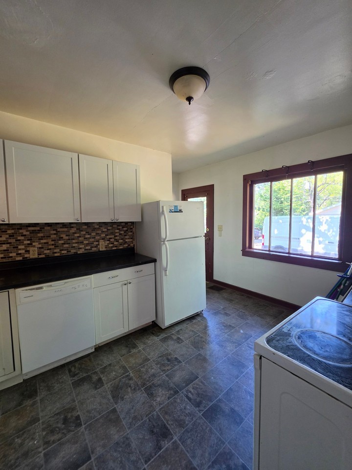 813 E University St - Photo 7 of 11