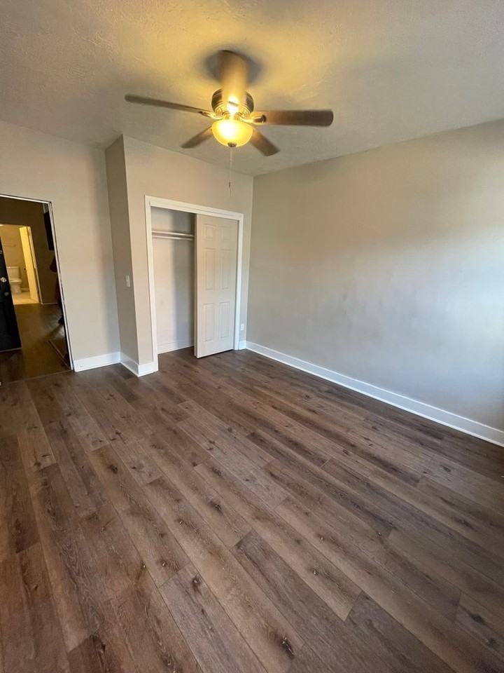 4828 Liberty Ave. - Photo 4 of 26