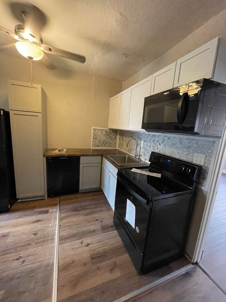 4828 Liberty Ave. - Photo 5 of 26