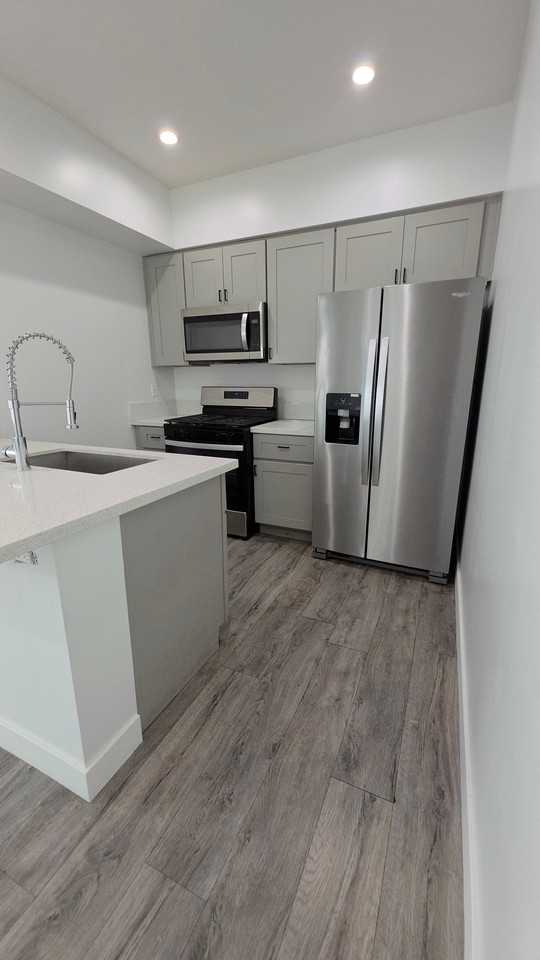 6513 Florence Pl #B - Photo 2 of 15