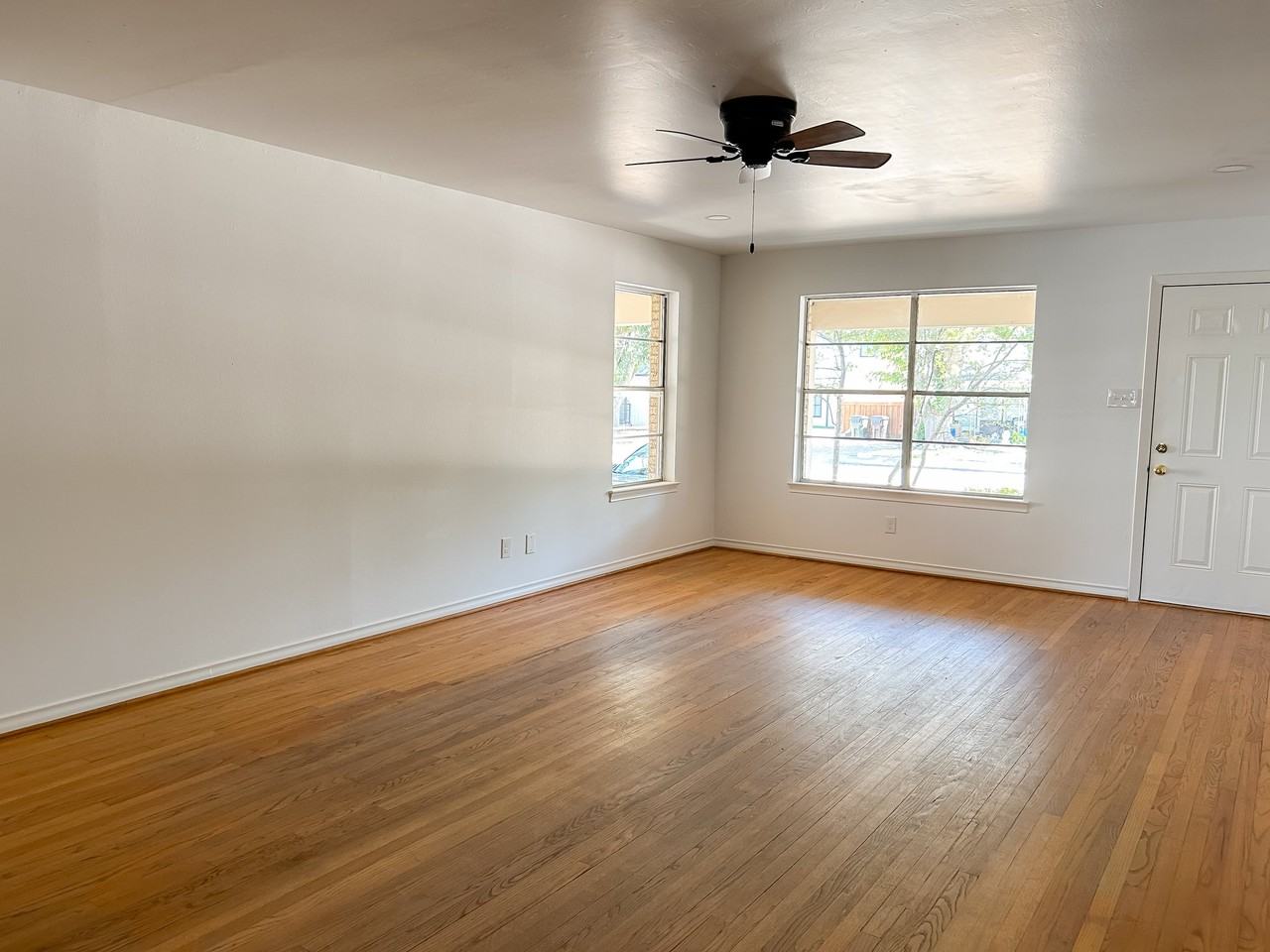 1611 M Ave - Photo 2 of 16