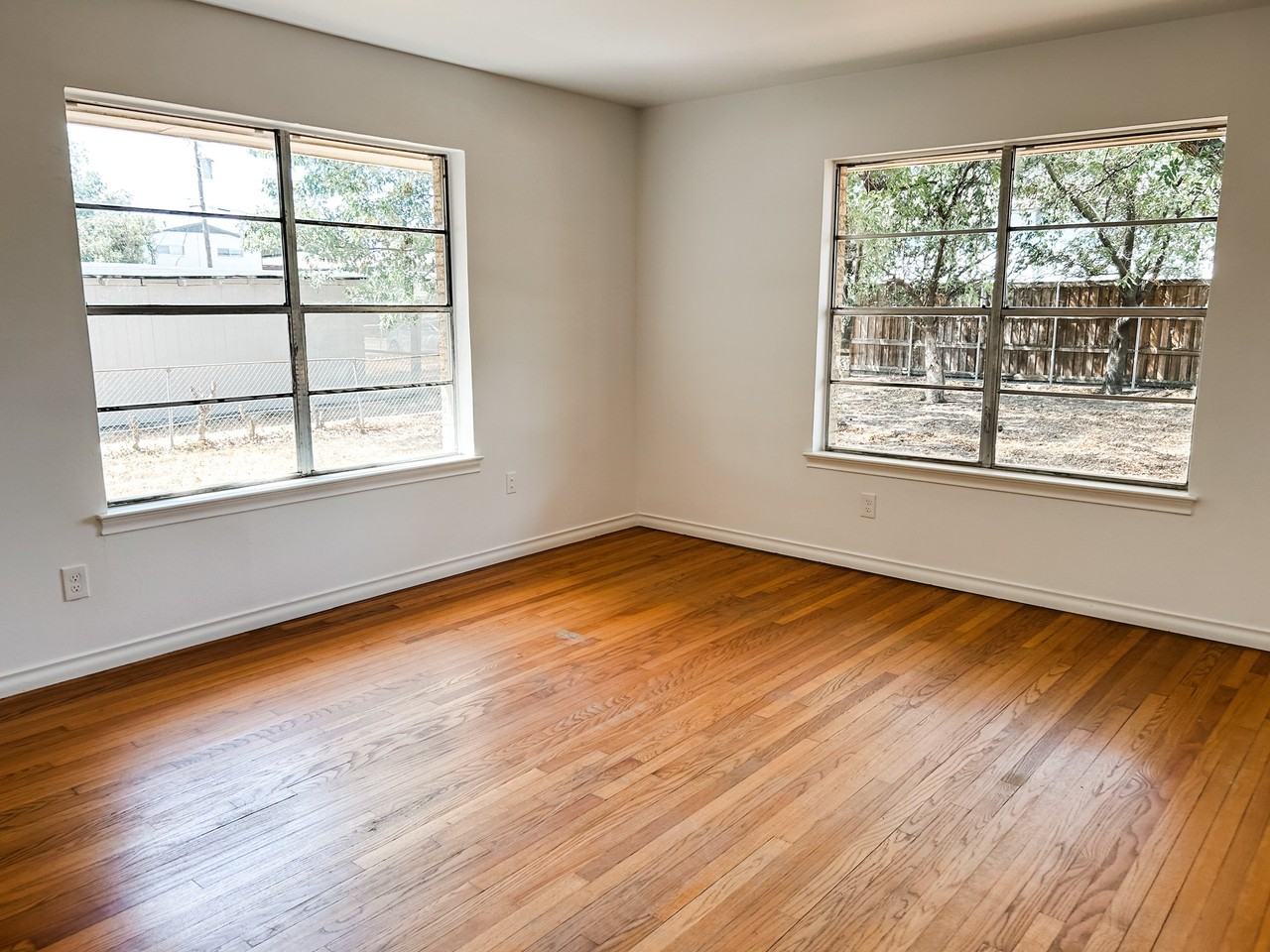 1611 M Ave - Photo 5 of 16