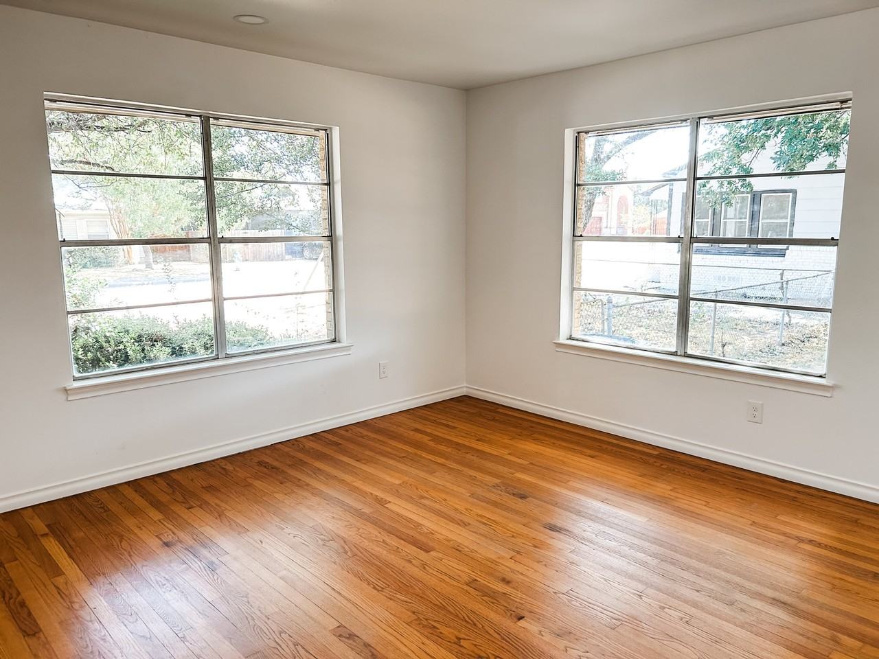 1611 M Ave - Photo 6 of 16