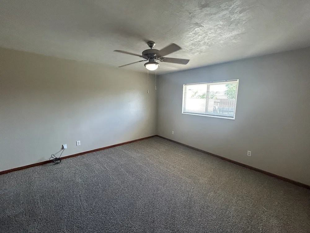 450 Se 17th Ave - Photo 4 of 7