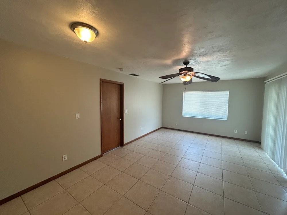 450 Se 17th Ave - Photo 5 of 7