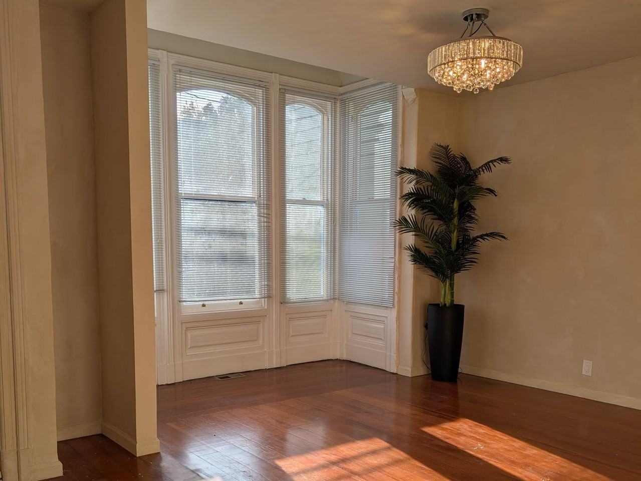 320 Bartlett St - Photo 3 of 20