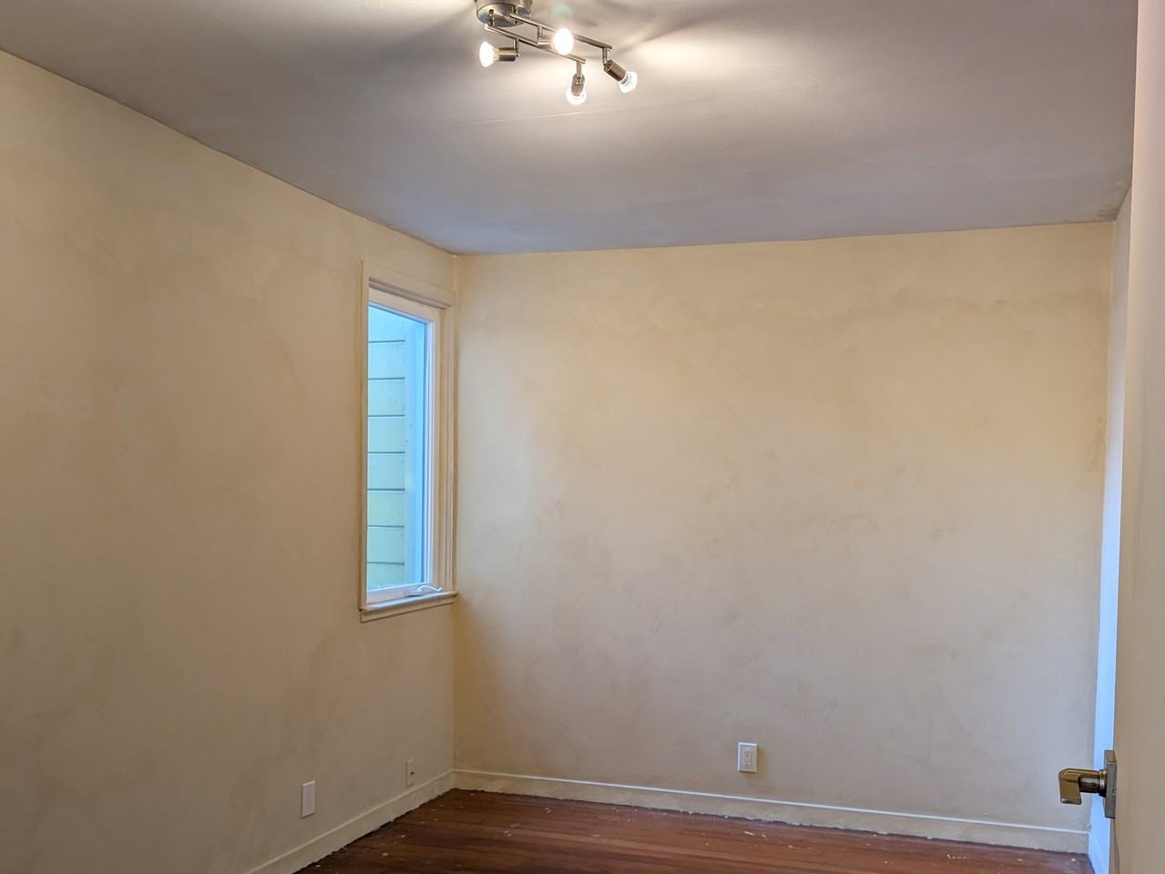 320 Bartlett St - Photo 7 of 20