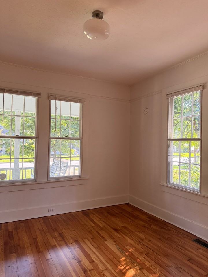 1423 20th St - Photo 5 of 9