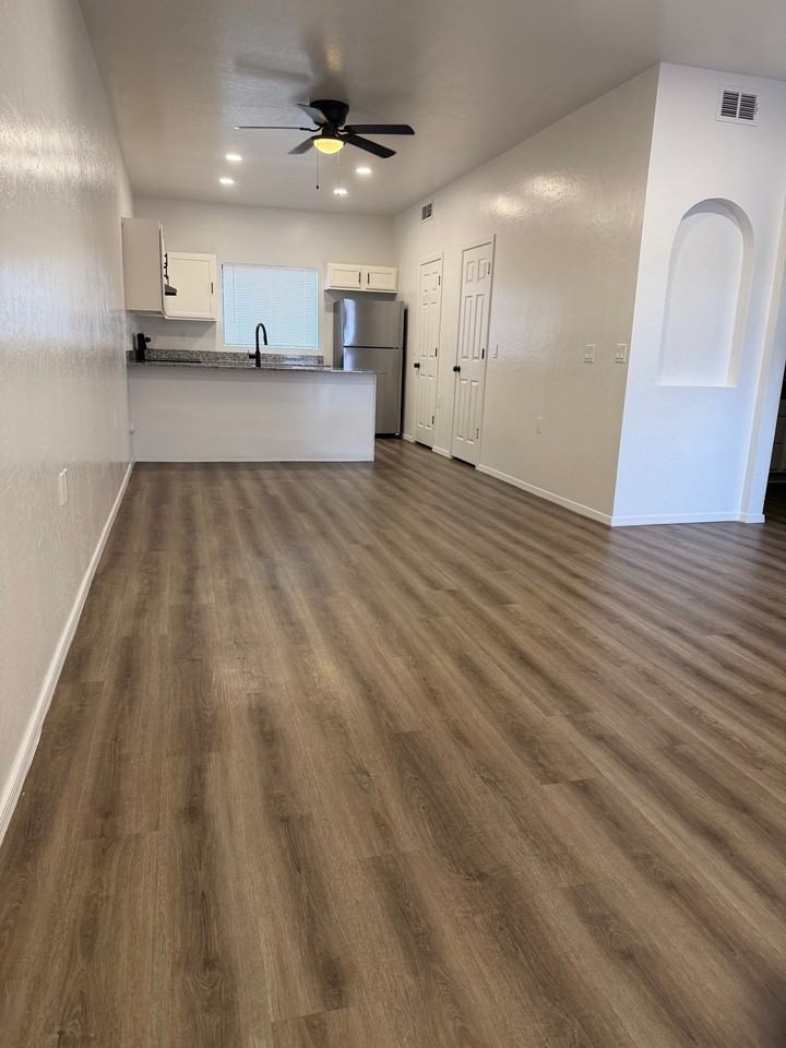 515 E 6th St #6 - Photo 2 of 11