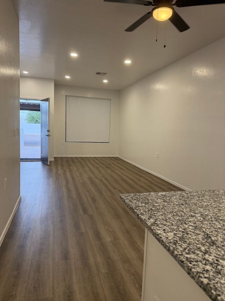 515 E 6th St #6 - Photo 4 of 11