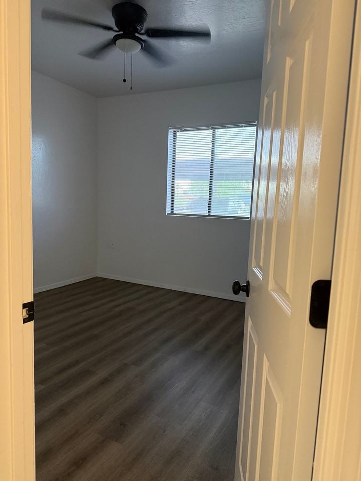 515 E 6th St #6 - Photo 5 of 11