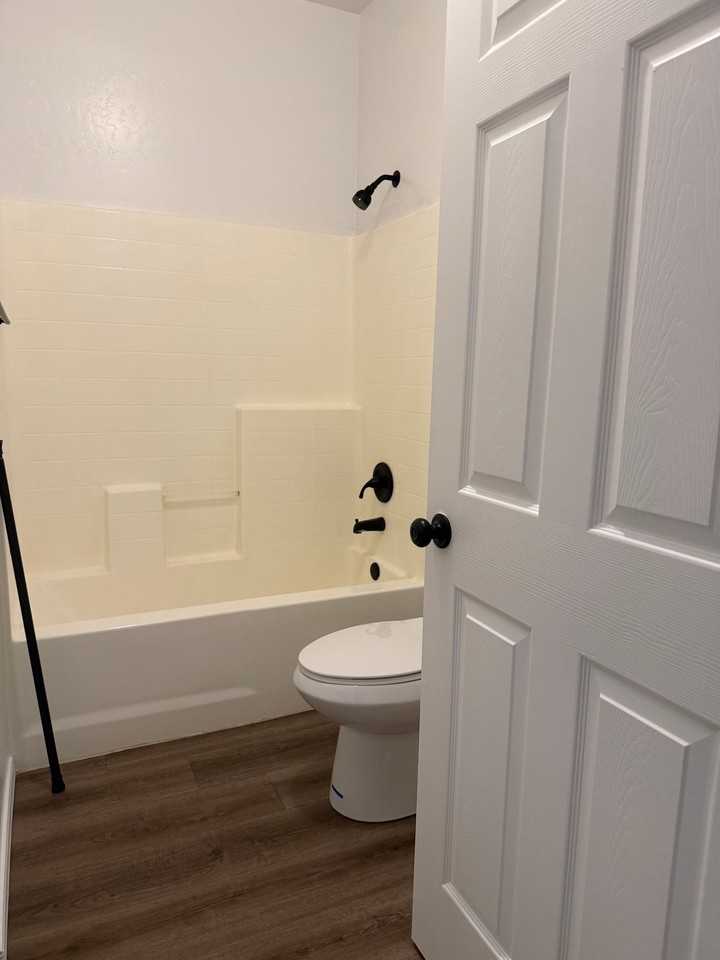 515 E 6th St #6 - Photo 6 of 11