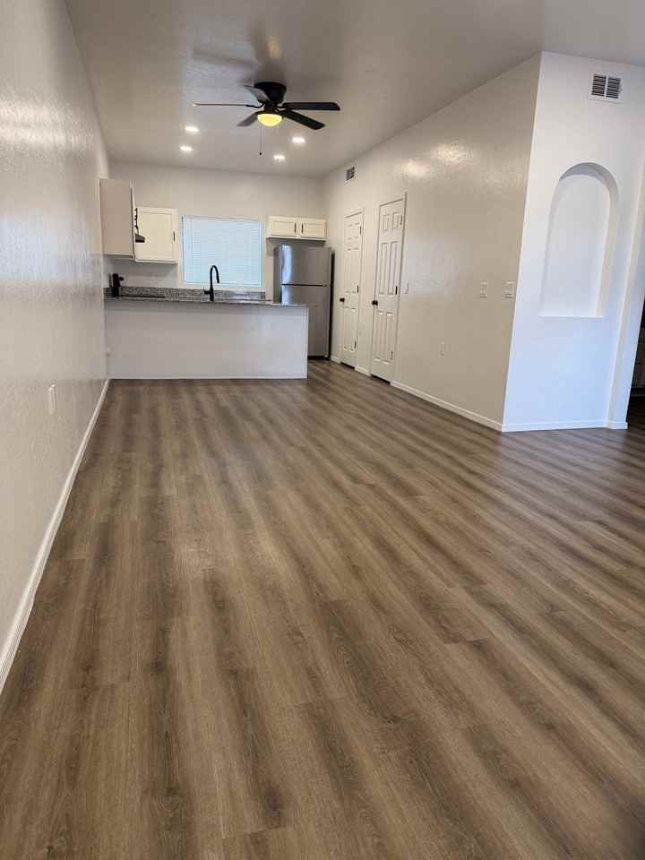 515 E 6th St #5 - Photo 2 of 11