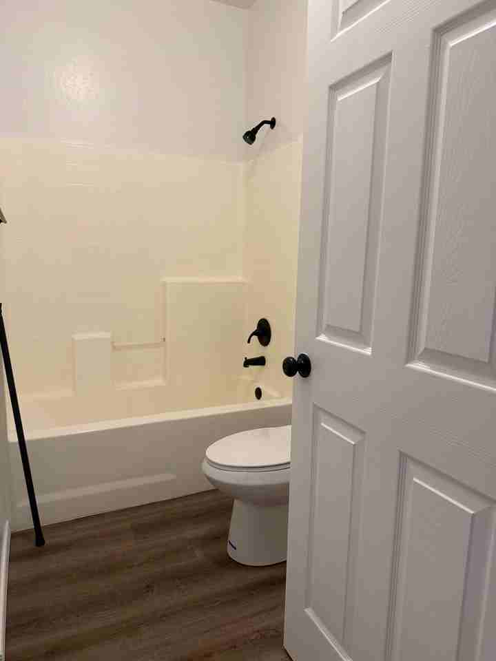515 E 6th St #5 - Photo 6 of 11