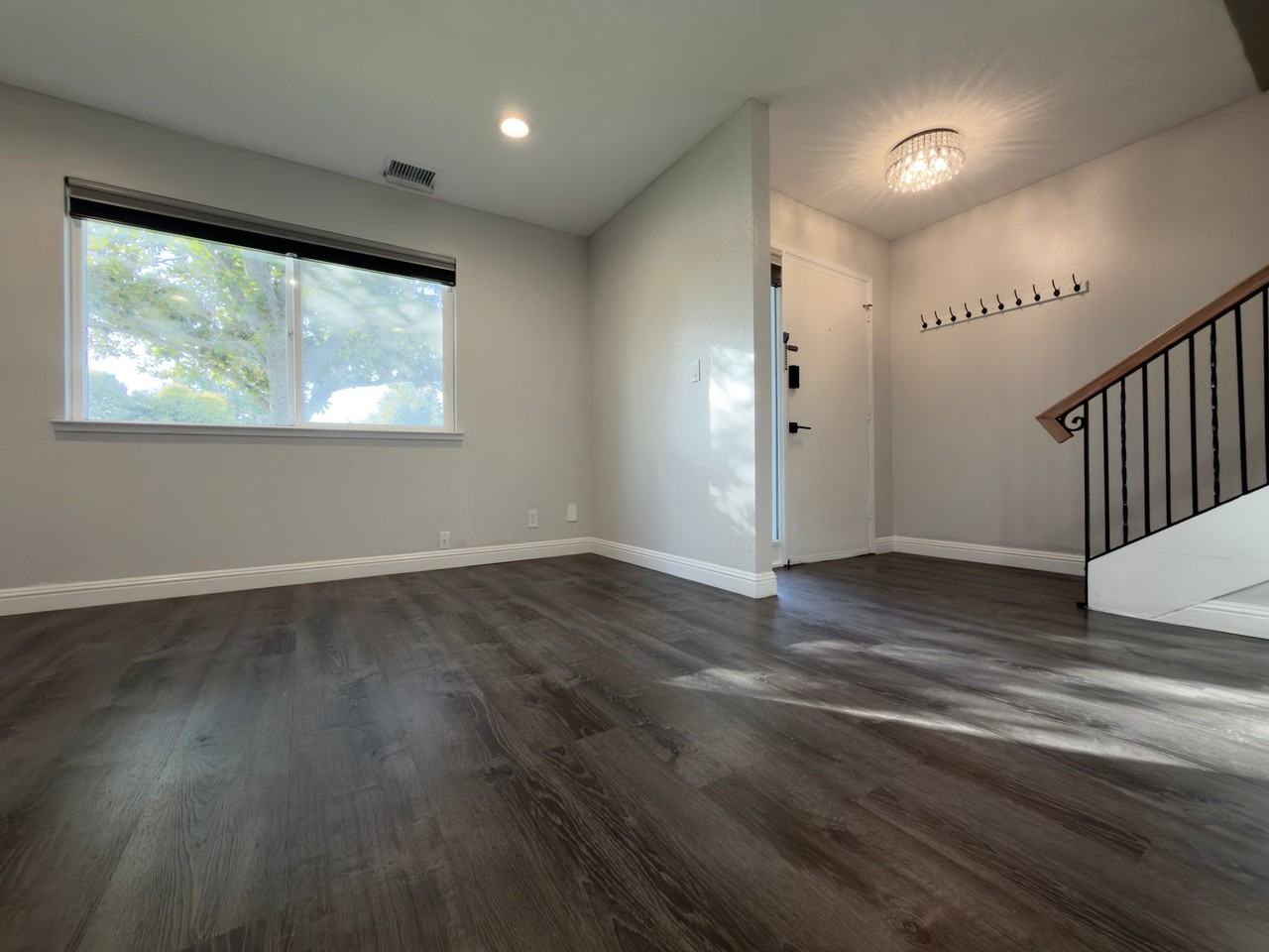 1430 Newhall Pkwy - Photo 2 of 15