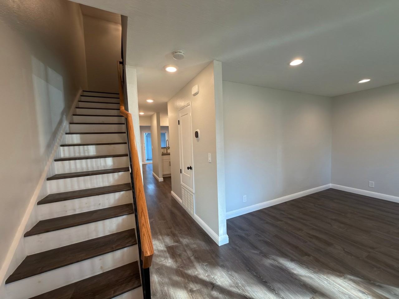 1430 Newhall Pkwy - Photo 3 of 15