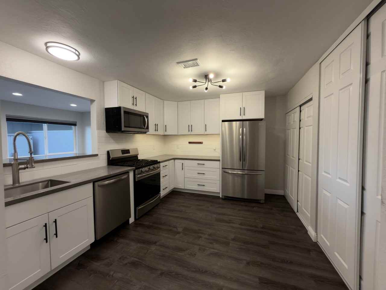 1430 Newhall Pkwy - Photo 4 of 15