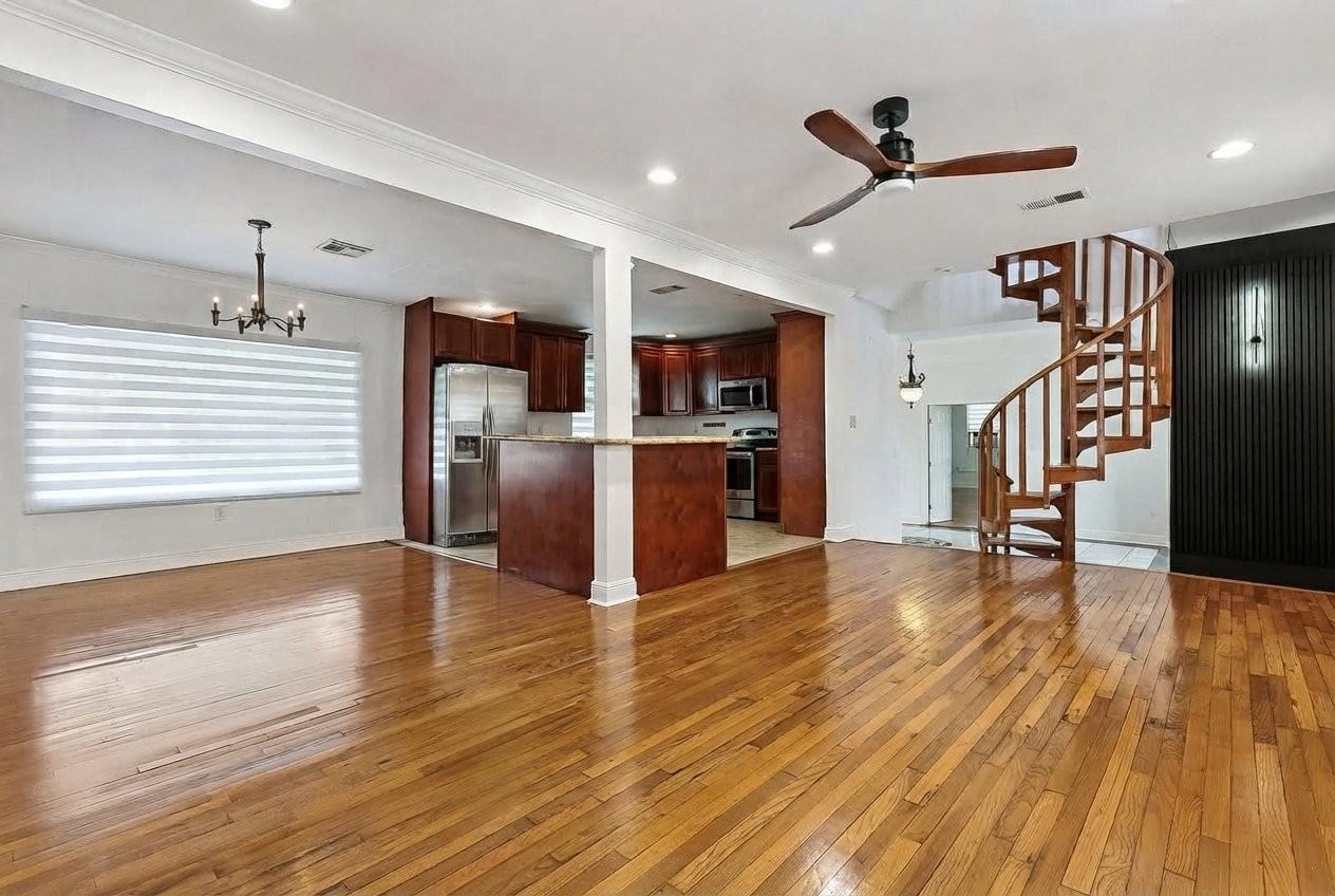 2135 Mirabeau Ave - Photo 4 of 14