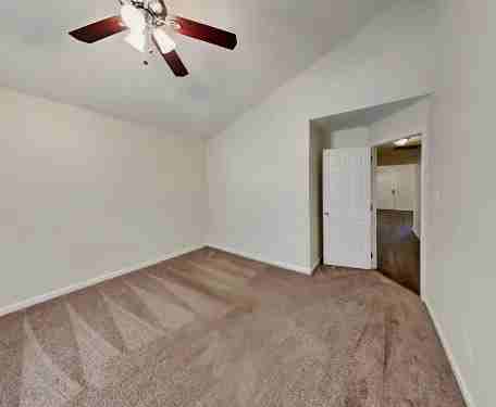 7806 Royce Hall Ln - Photo 5 of 7