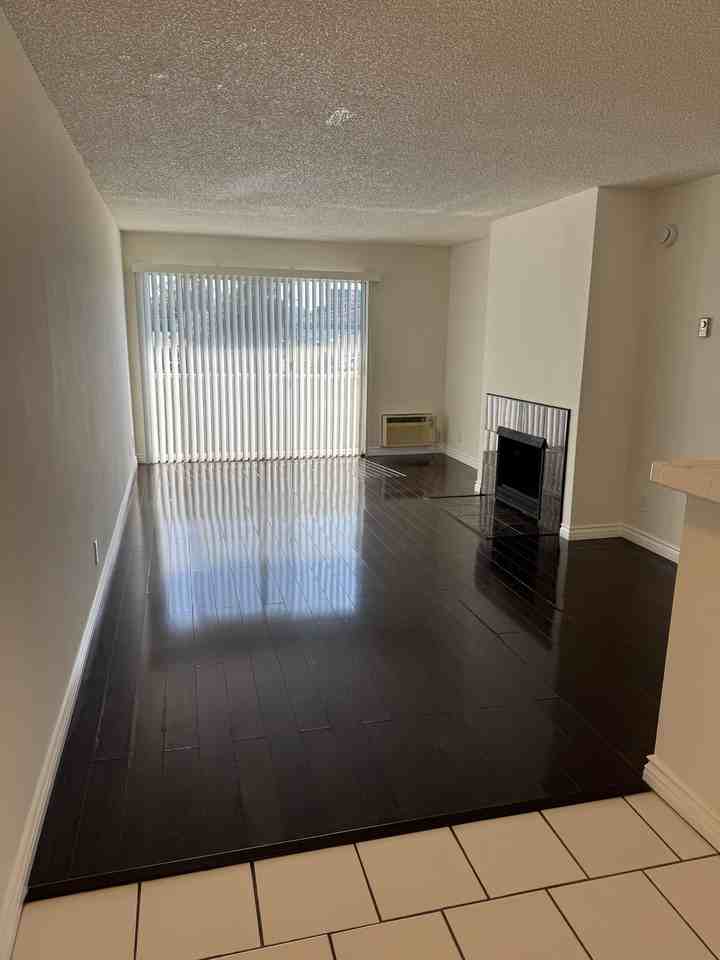 2414 S Barrington Ave #102