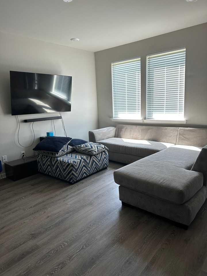 3401 Fountain View Ave - Photo 3 of 4