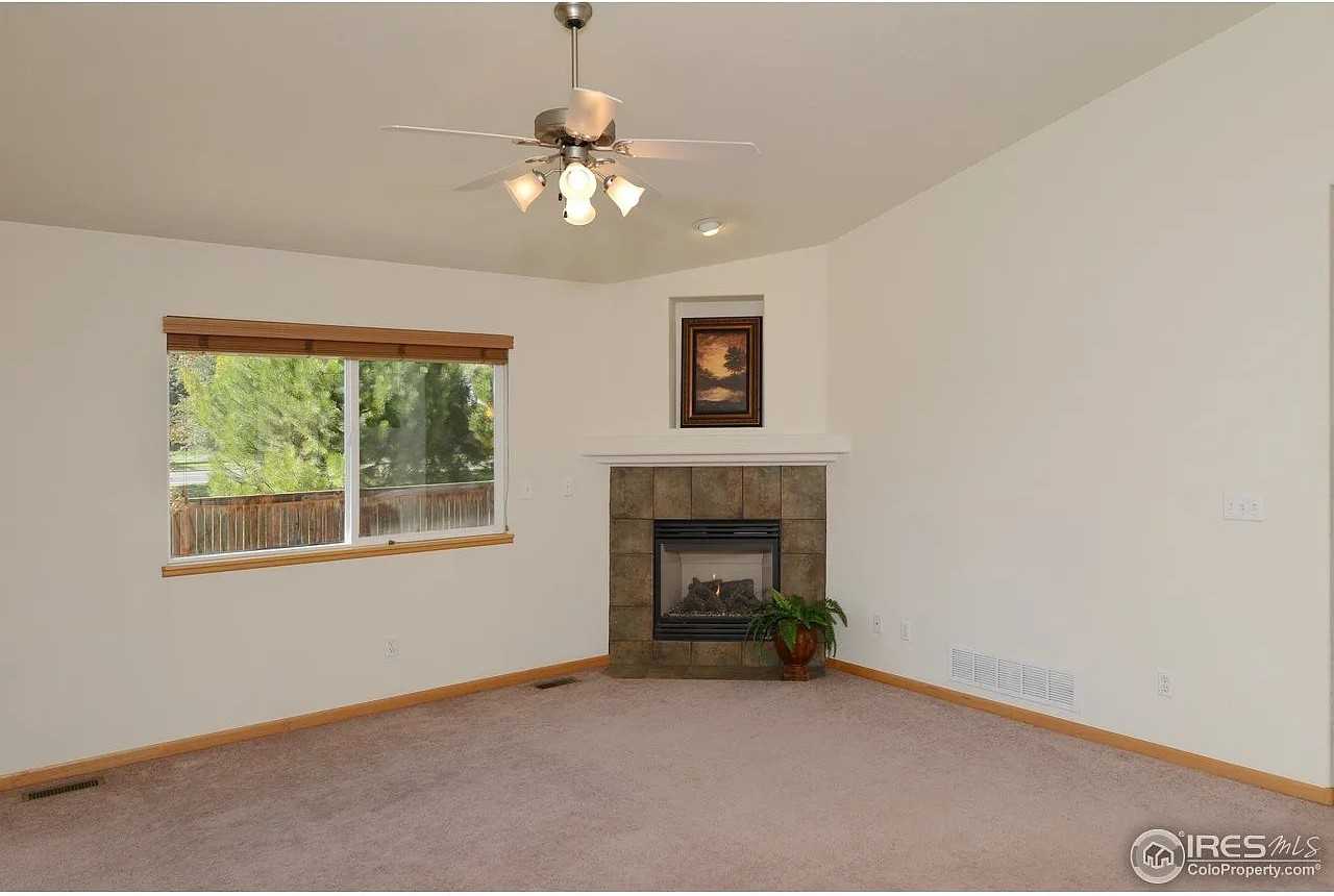 385 Blue Azurite Ave - Photo 3 of 16