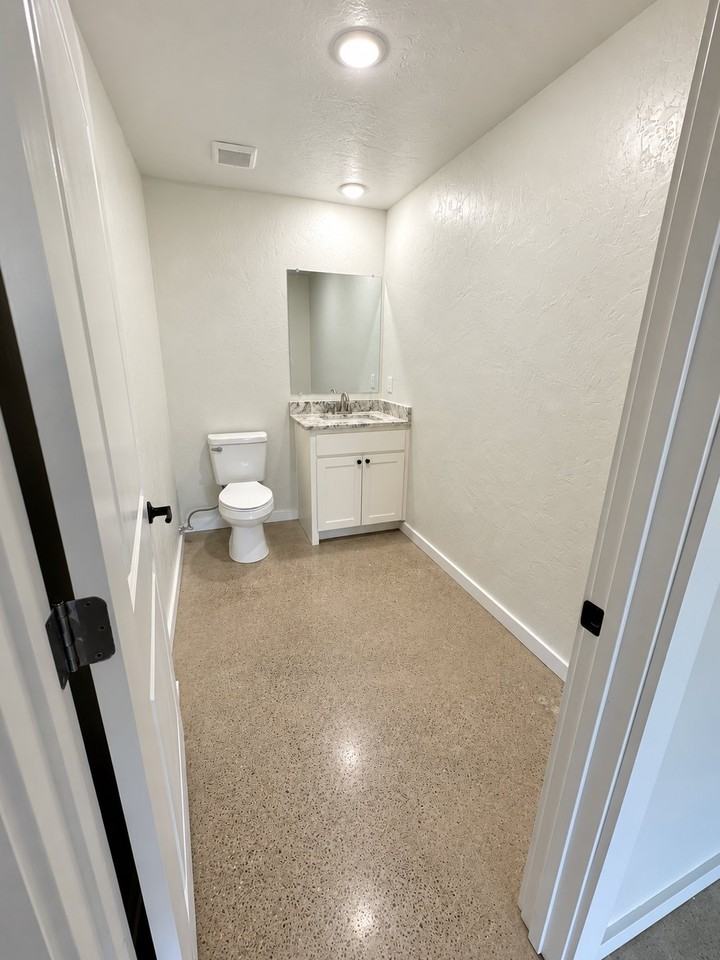 115 W Kilpatrick St - Photo 4 of 5