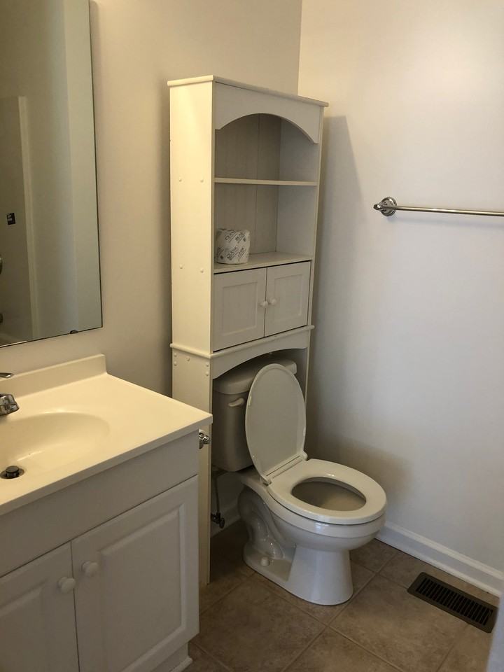 1041 Hilltop Dr - Photo 3 of 10