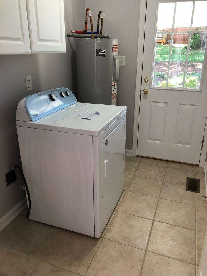 1041 Hilltop Dr - Photo 4 of 10