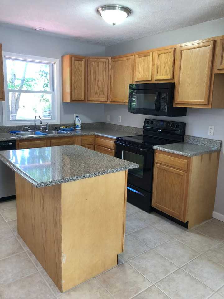 1041 Hilltop Dr - Photo 5 of 10