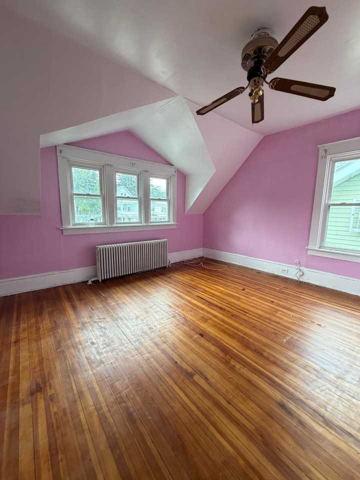 261 Manning Blvd - Photo 7 of 12
