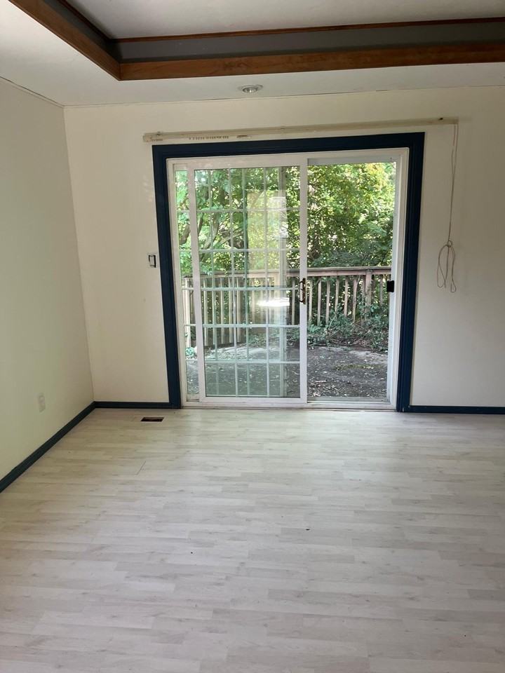 2320 N Kenwood Ct - Photo 2 of 7