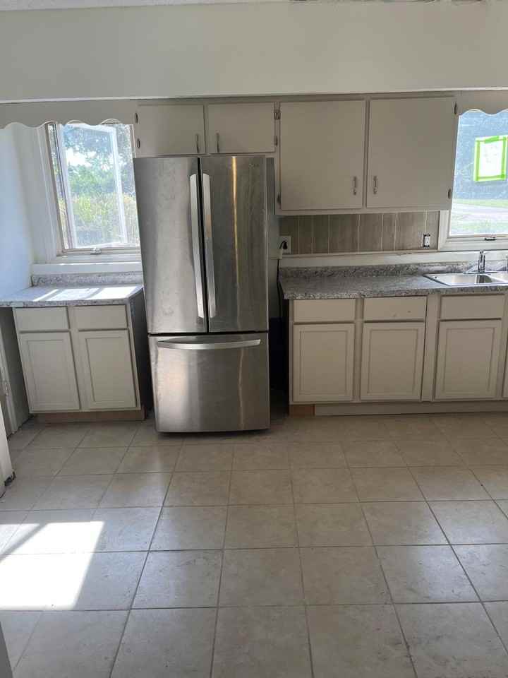 2320 N Kenwood Ct - Photo 7 of 7