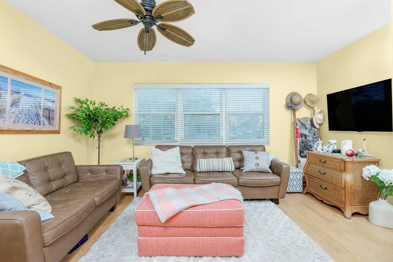 1285 Gulf Blvd #4 - Photo 4 of 11