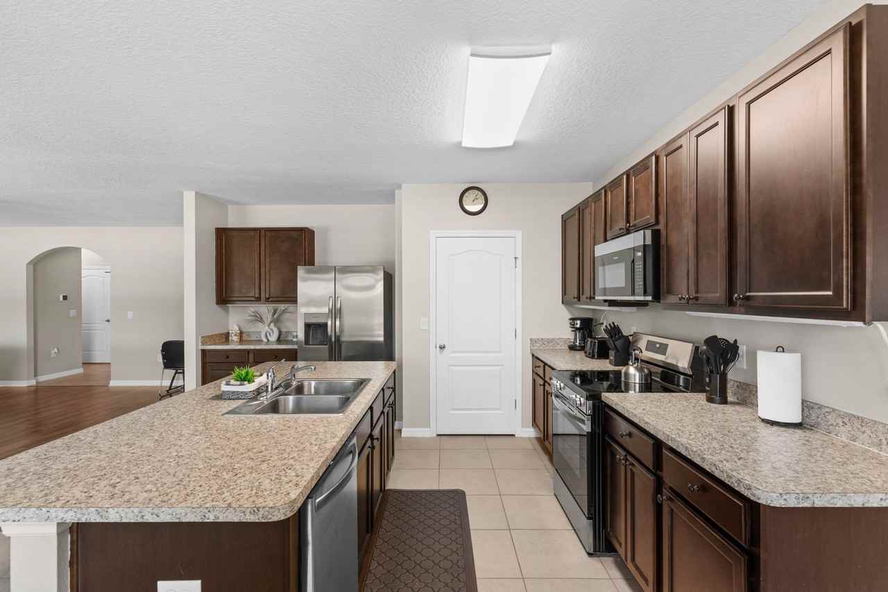 5771 Marsh Landing Dr - Photo 5 of 20