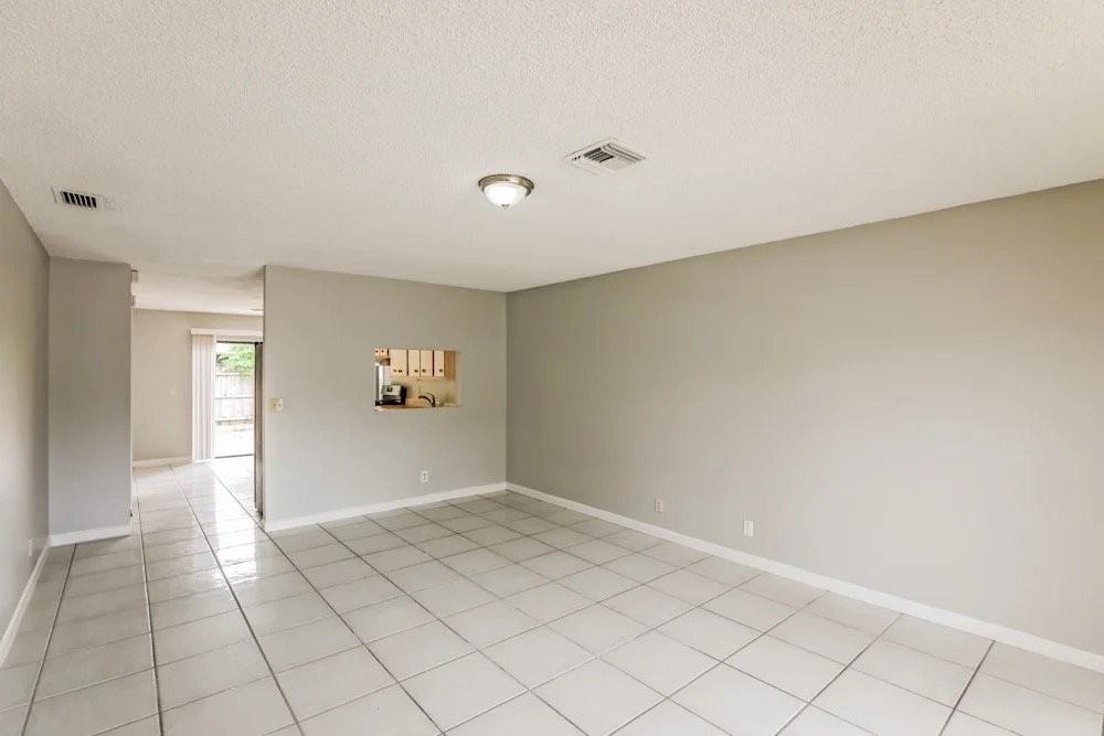 5885 Lambeth Cir - Photo 3 of 13