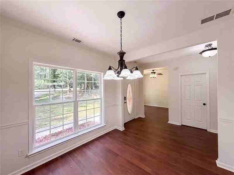 270 Forrest Ave - Photo 3 of 9