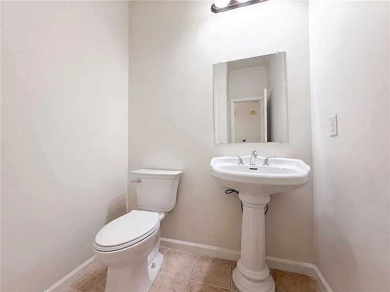 270 Forrest Ave - Photo 4 of 9
