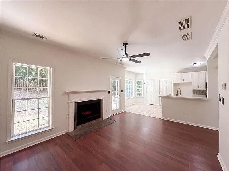 270 Forrest Ave - Photo 7 of 9