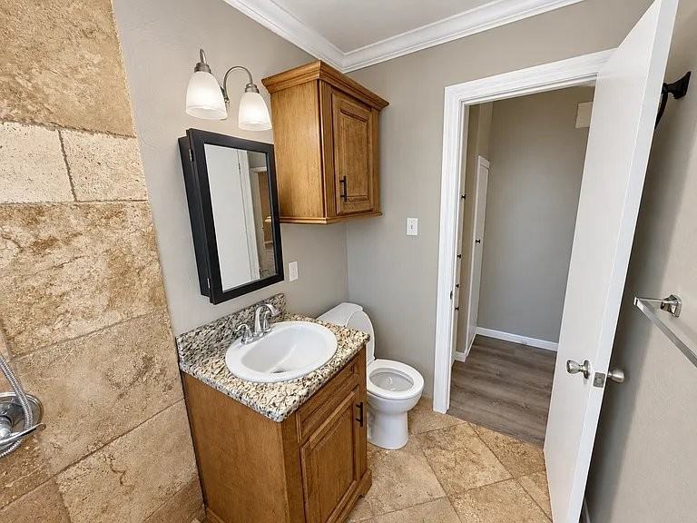 3932 Nw 33rd St - Photo 2 of 12