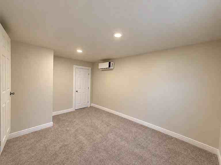 3932 Nw 33rd St - Photo 3 of 12