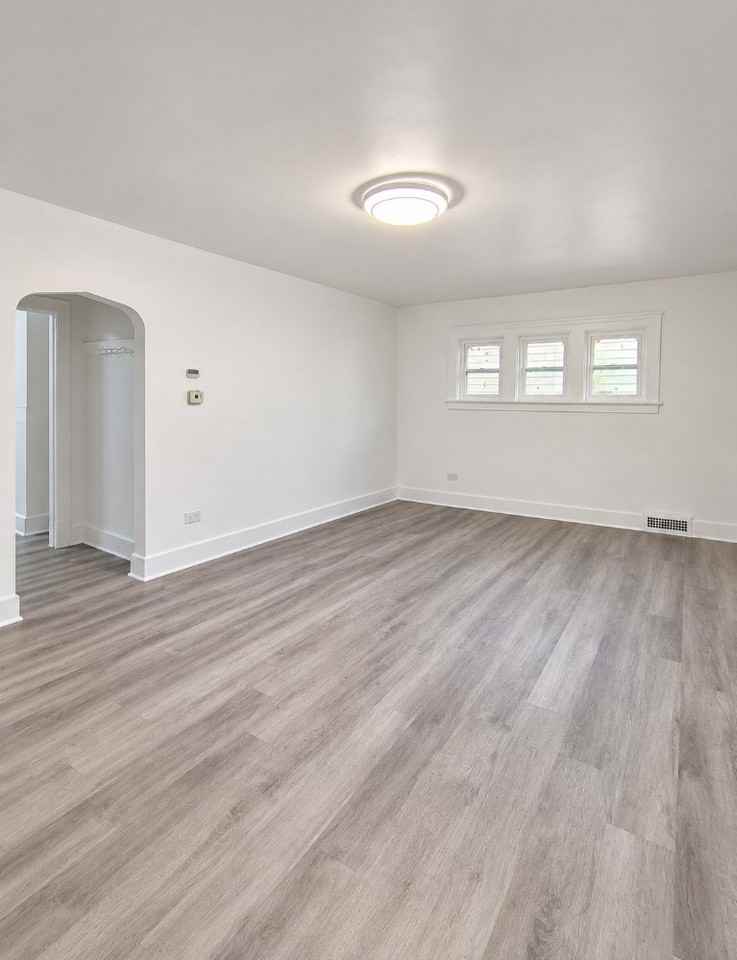 120 E Pleasant St - Photo 5 of 11