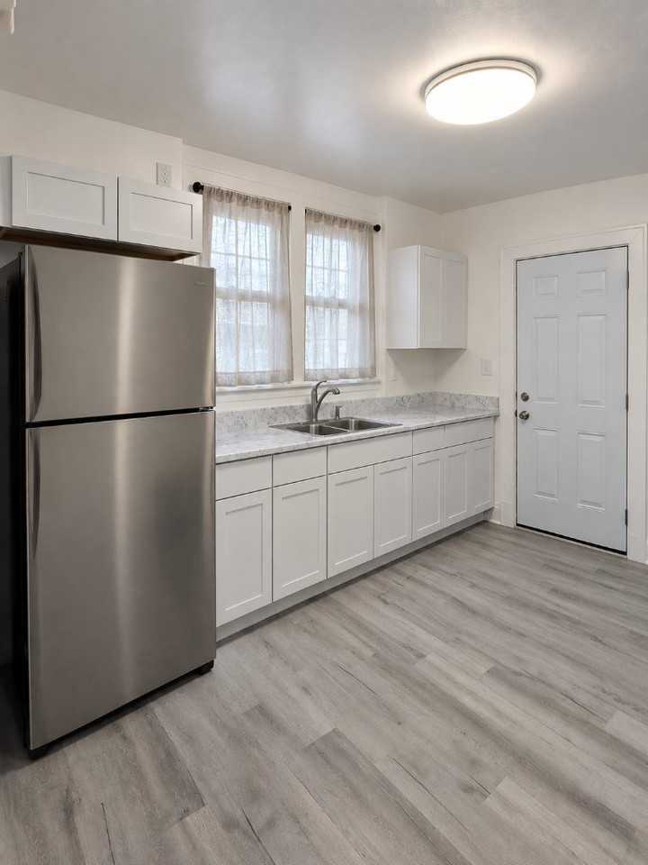120 E Pleasant St - Photo 6 of 11