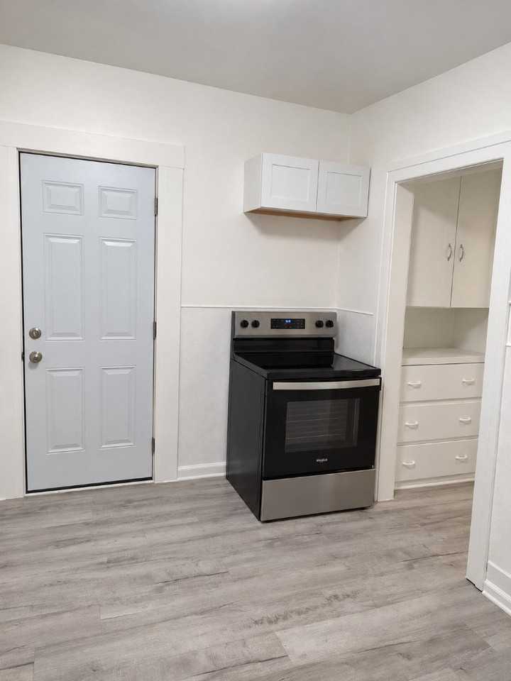 120 E Pleasant St - Photo 7 of 11