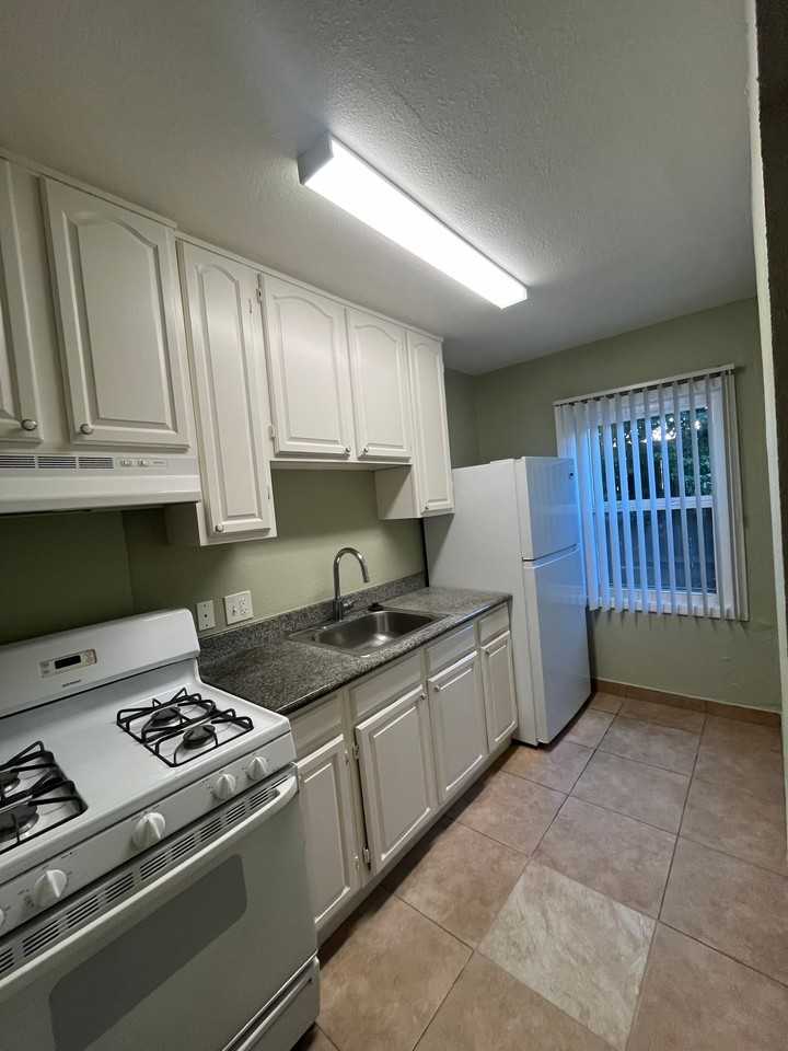 2555 Foothill Blvd #109 - Photo 2 of 5
