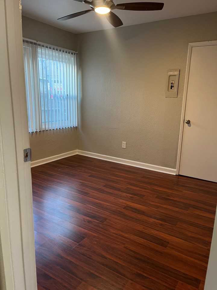 2555 Foothill Blvd #109 - Photo 4 of 5