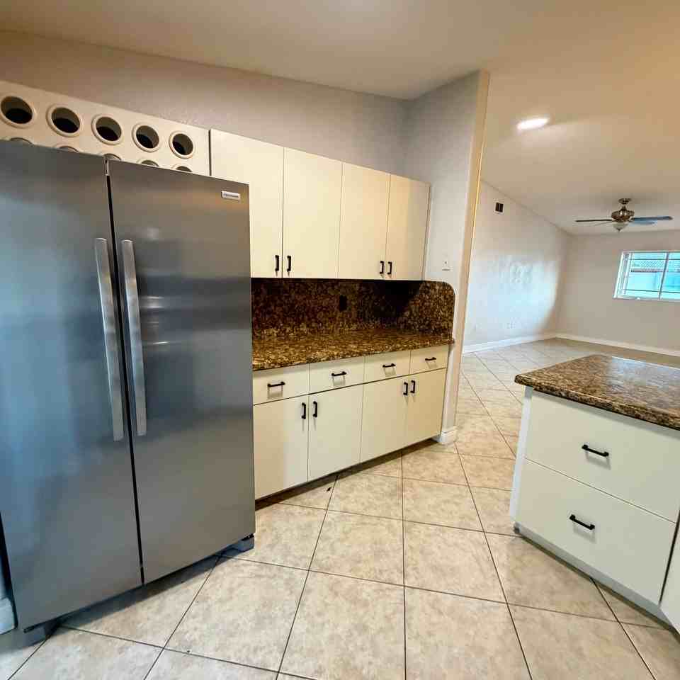 10921 W Okeechobee Rd - Photo 4 of 17