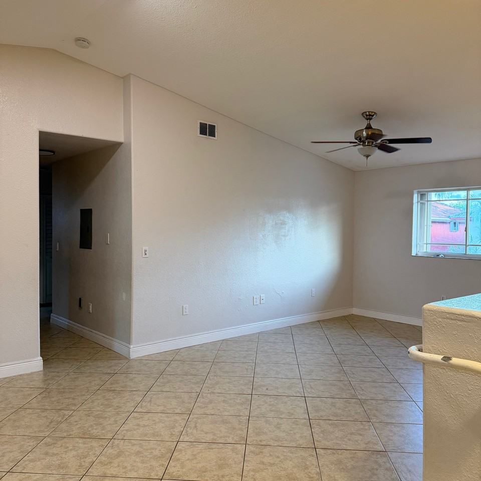 10921 W Okeechobee Rd - Photo 5 of 17