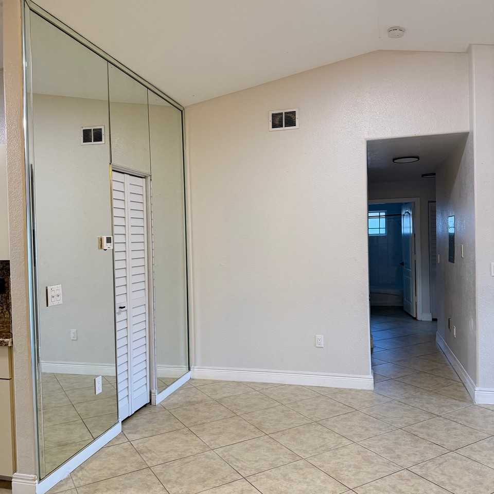 10921 W Okeechobee Rd - Photo 7 of 17