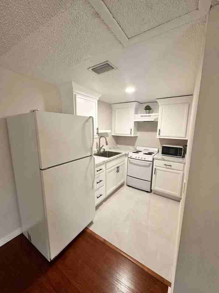 1109 Orangewalk Dr #A - Photo 2 of 8